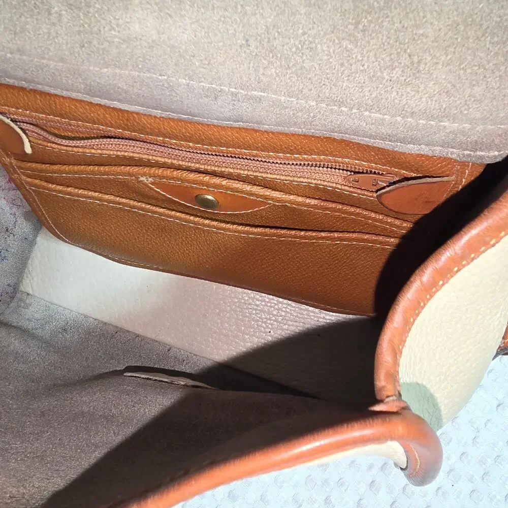 VINTAGE DOONEY BOURKE ALL WEATHER LEATHER ESSEX CROSSBODY BAG - Picture 7 of 8